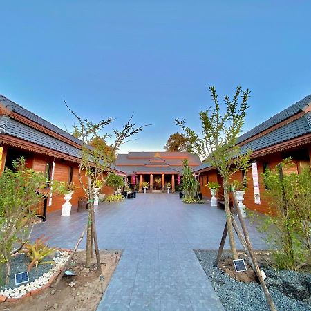 Khum Lanna Boutique Hotel Sisaket エクステリア 写真