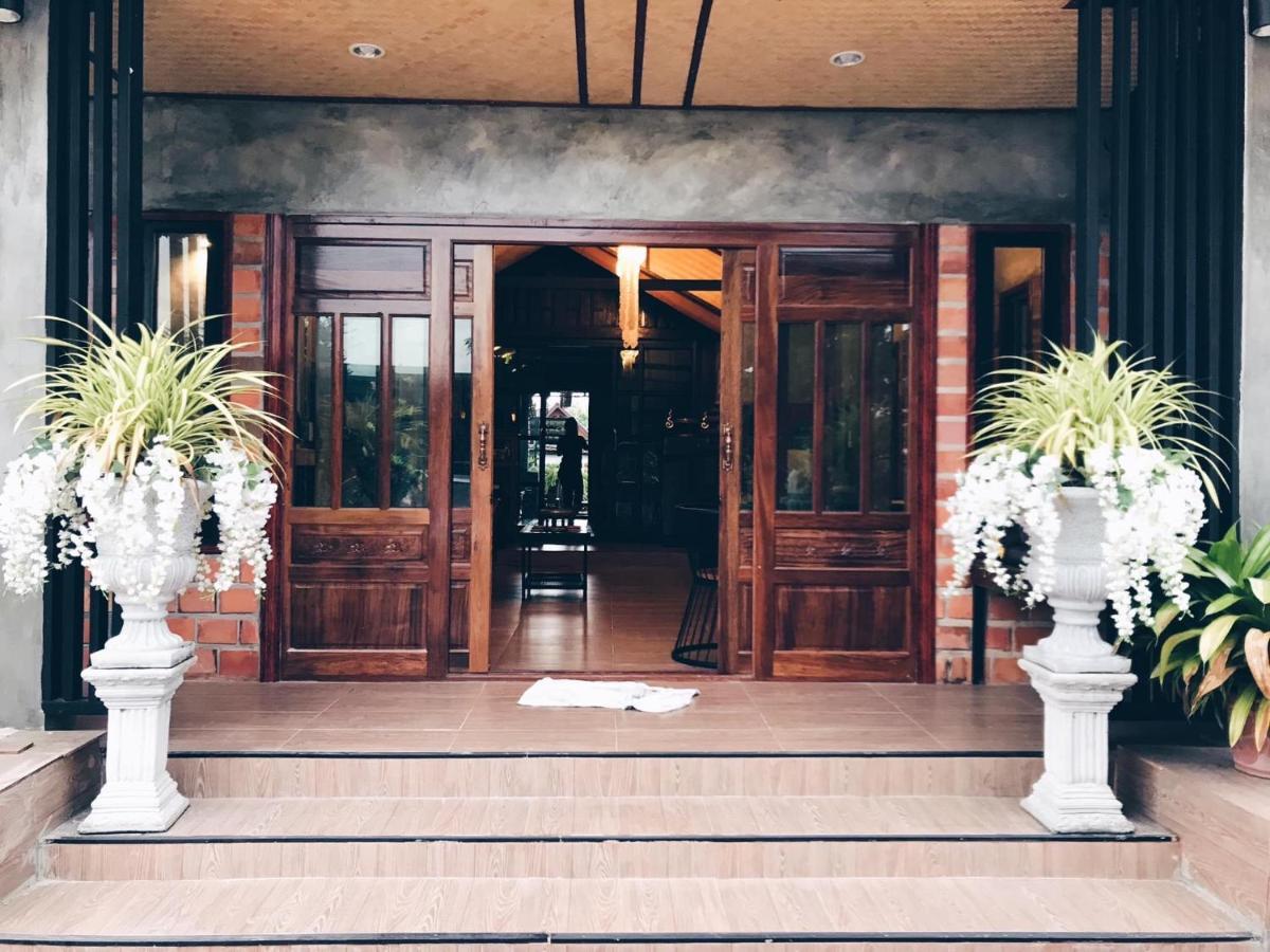 Khum Lanna Boutique Hotel Sisaket エクステリア 写真