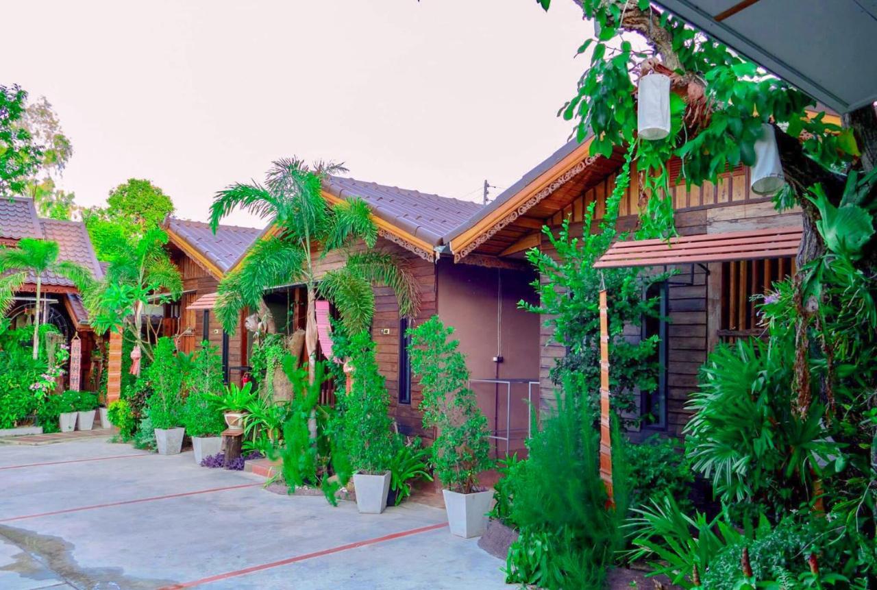 Khum Lanna Boutique Hotel Sisaket エクステリア 写真