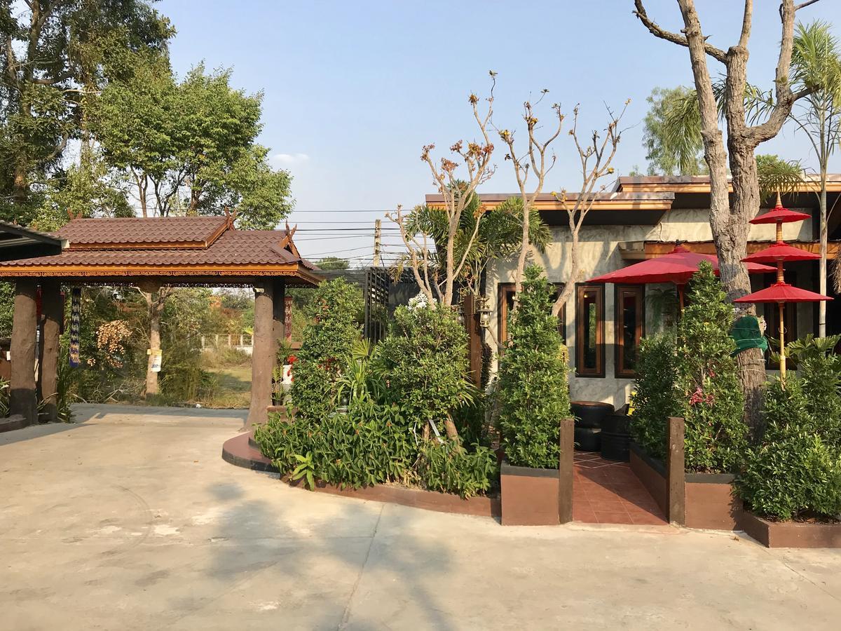 Khum Lanna Boutique Hotel Sisaket エクステリア 写真