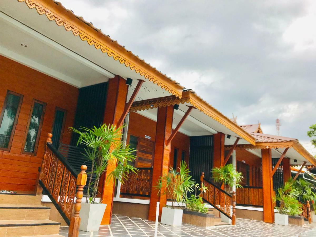 Khum Lanna Boutique Hotel Sisaket エクステリア 写真